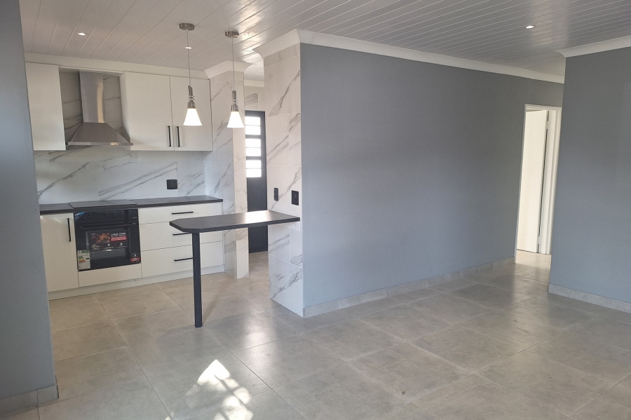 To Let 4 Bedroom Property for Rent in Protea Village Western Cape